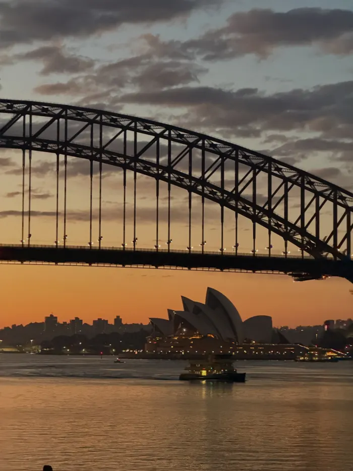 Edy di Sydney dengan Harbour Bridge